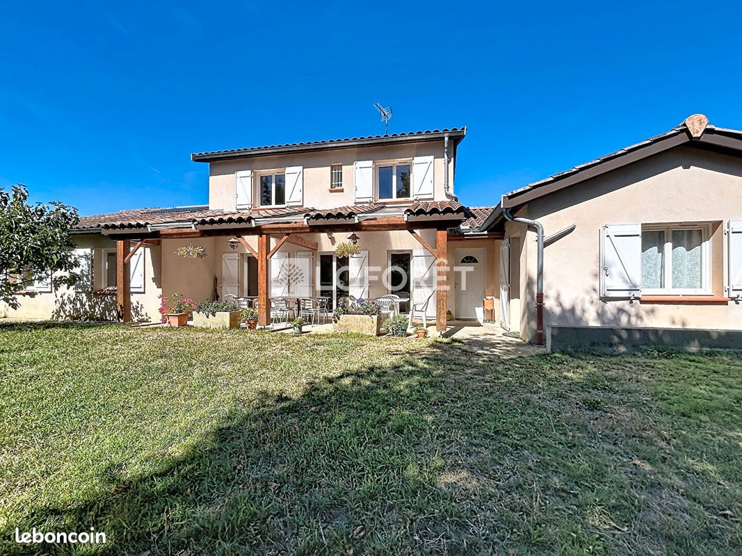 Maison 9 pièces 180 m² · à Saint-Didier-de-Formans · 180 m² · 530 000 €