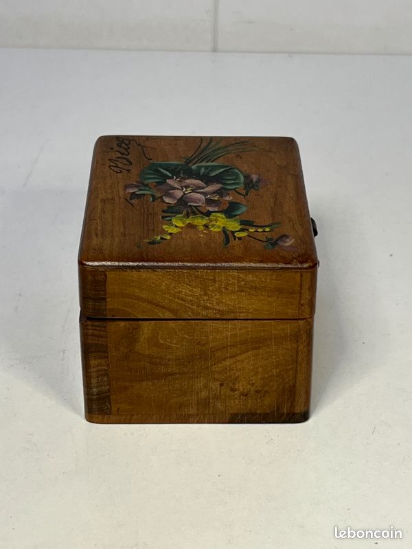 BOITE À BIJOUX EN BOIS D'OLIVIER SOUVENIR DE NICE CAPITONNÉE XIXème (image 4)