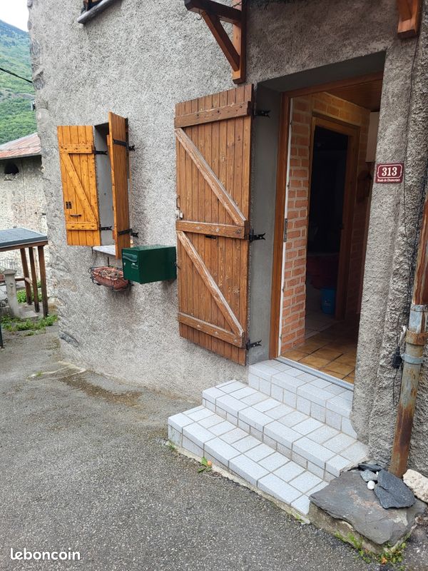 Maison 5 pièces 100 m² · à Saint-Martin-d'Arc · 100 m² · 1 000 €/mois