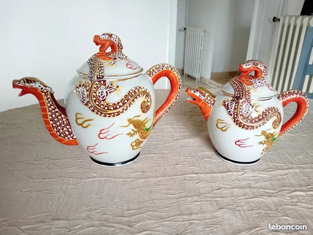 Service à thé asiatique avec théière et 5 tasses en grès vernissé Service à thé asiatique avec théière et 5 tasses en grès vernissé