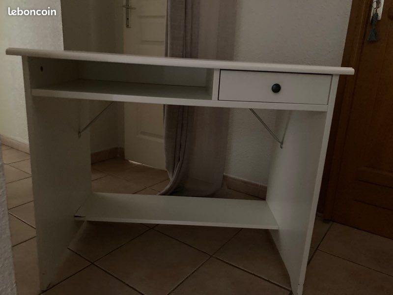 Bureau (image 1)