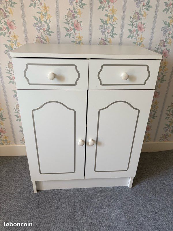 Petit meuble de rangement (image 1)