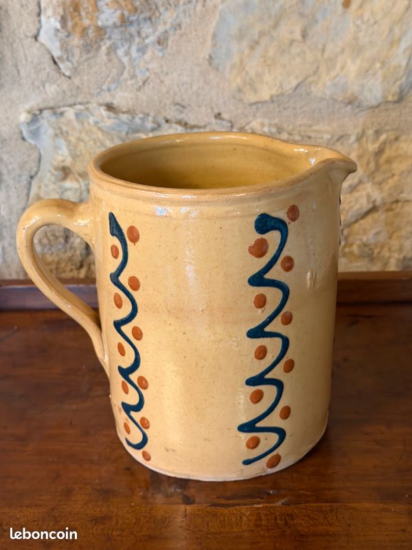 Pichet cylindrique ancien en terre cuite vernissée – Décor vagues & points bleu/marron (image 7)