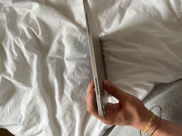 IPad Air 5ème génération — 10,9" — 256 Go — Starlight — iOS 26 4