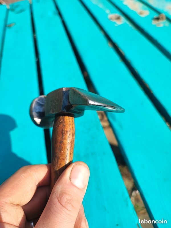 Ancien marteau de forgeron , outil d'occasion bon état, manche fendu