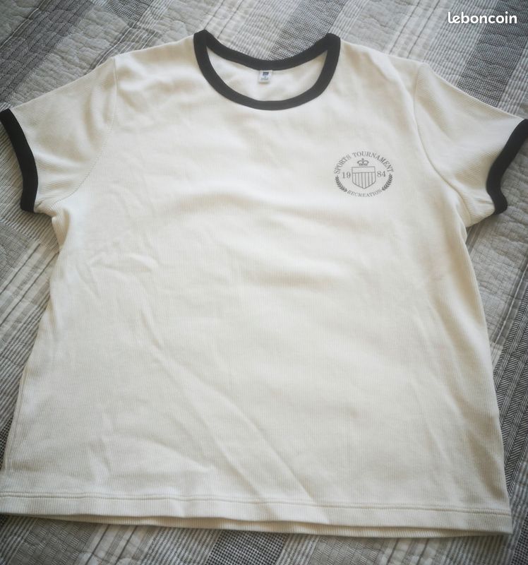 Mini tshirt de chez uniqlo (image 1)
