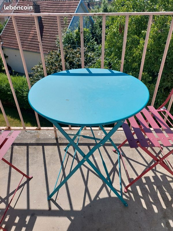 Table extérieur et chaises (image 4)
