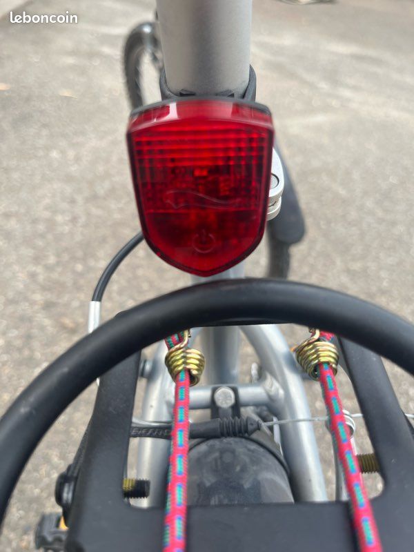 Lumière arrière pour vélo (image 2)