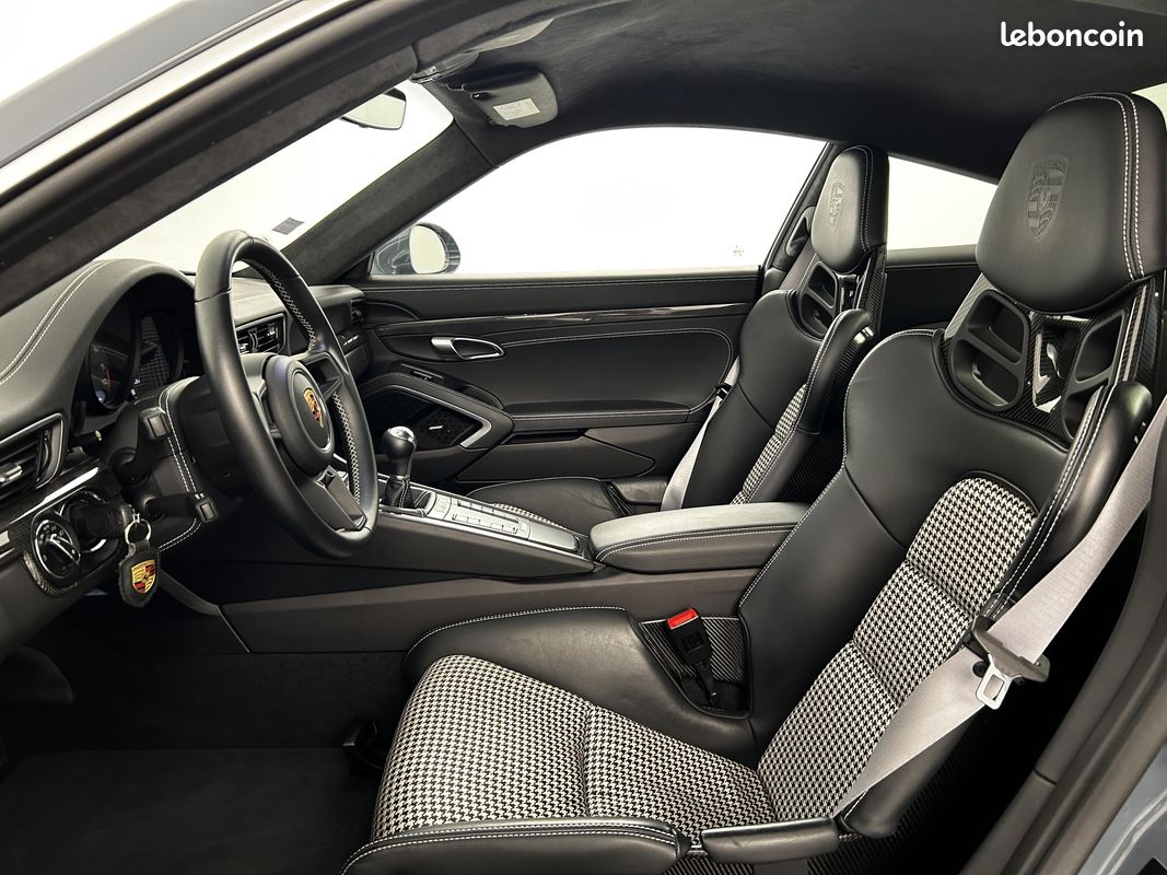 PORSCHE 911 GT3 4.0i (image 21)