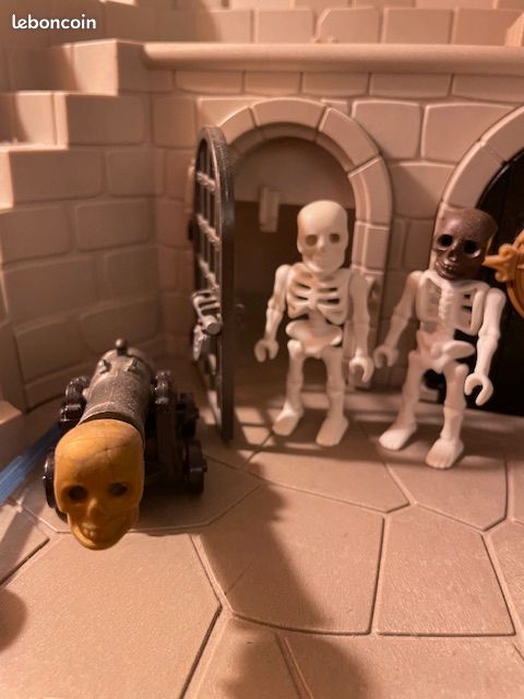 Playmobiles 2 fortresses (image 2)