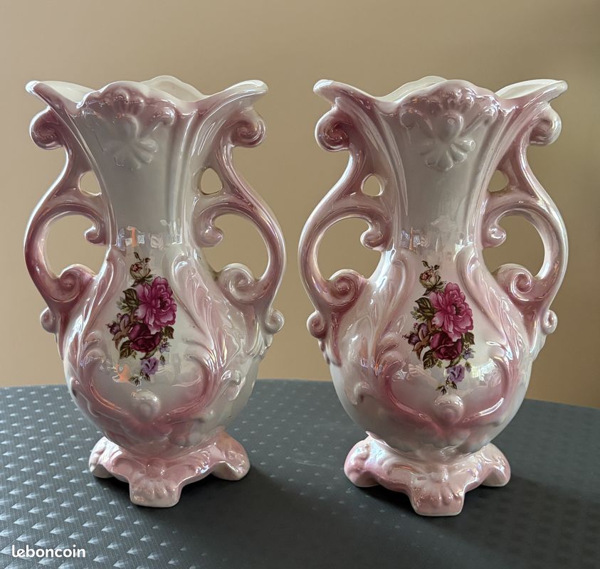 Vase En Argile Blanc Fait Main - Poterie De Nesmy (85) Décor Fleurs Roses