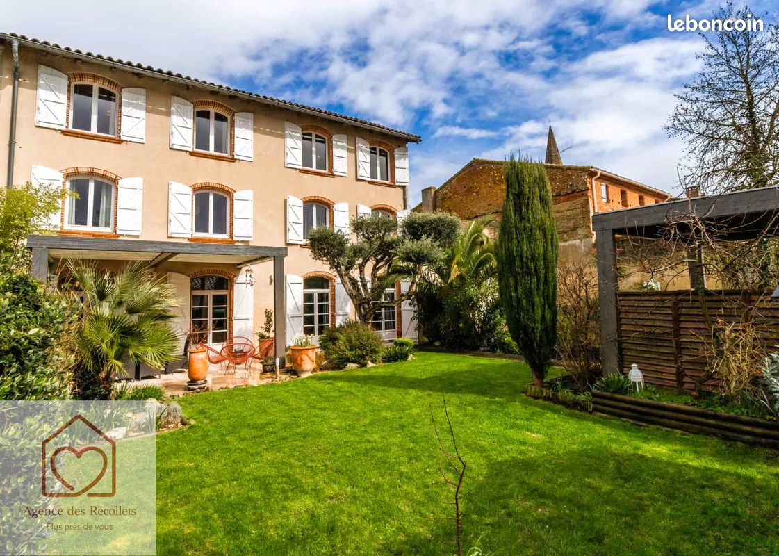 Maison 11 pièces 340 m² · à Saint-Nicolas-de-la-Grave · 340 m² · 420 000 €