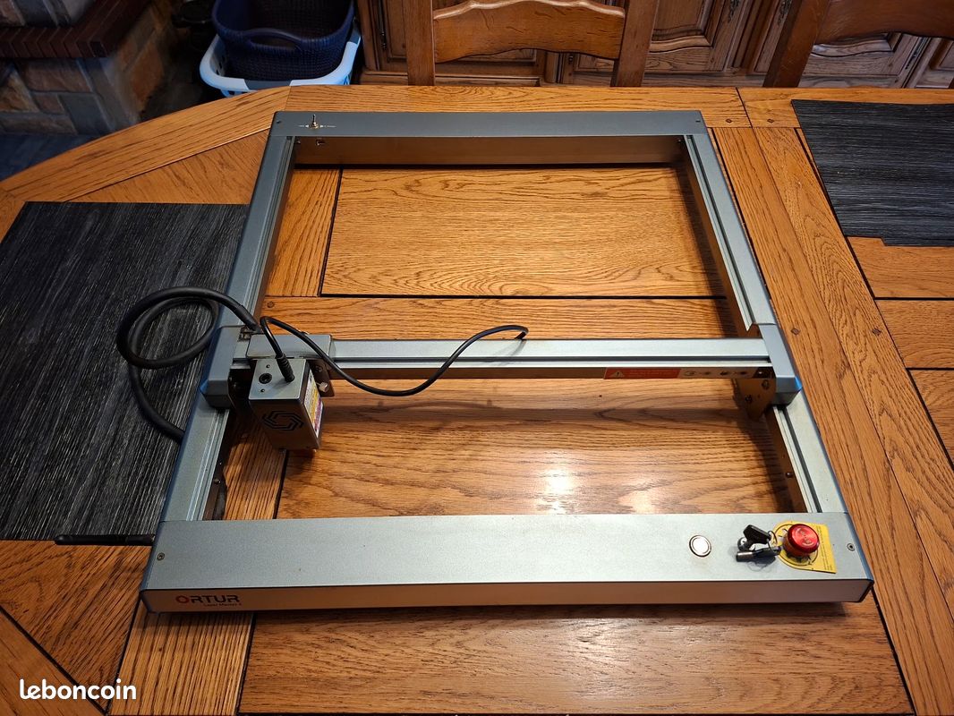 Graveur laser Ortur Laser Master 3 – Module 10W + compresseur air assist (image 1)