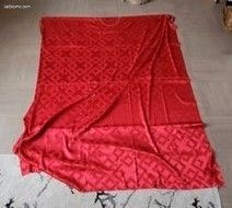 Coupon de Tissu Africain (Bazin Satiné) – Rouge Vif Brodé Col Perles (Or & Bordeaux) (image 4)