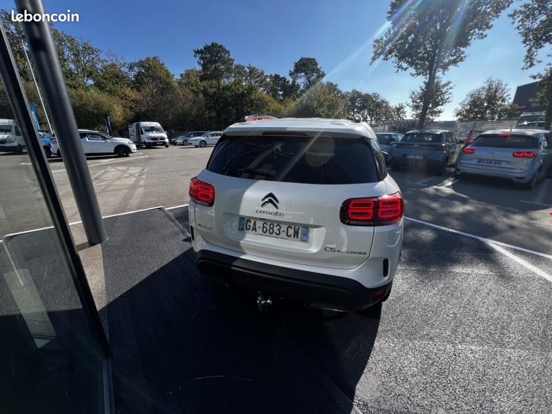 Citroen C5 Aircross Hybrid 225ch C-Series e-EAT8 (image 8)