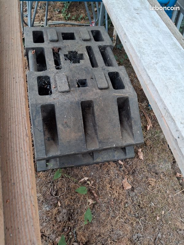 Socles de lestage / Plastibloc pour barrière de chantier (image 1)