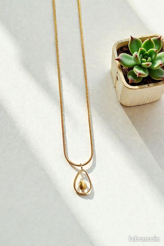 Collier pendentif avocat (image 1)