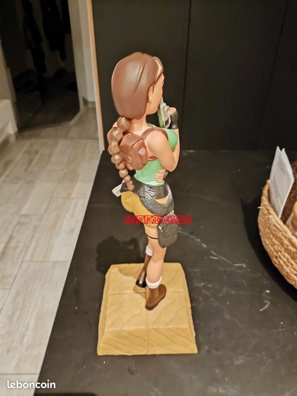 Tomb Raider statuette PVC Lara Croft 24 cm