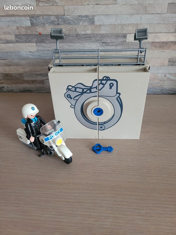 Playmobil prison transportable (image 2)