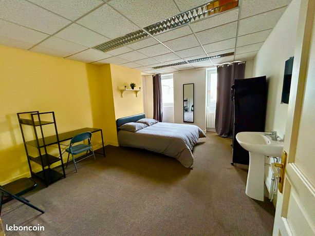 Studio meublé - Accès salle d'eau et cuisine - Calme en centre-ville