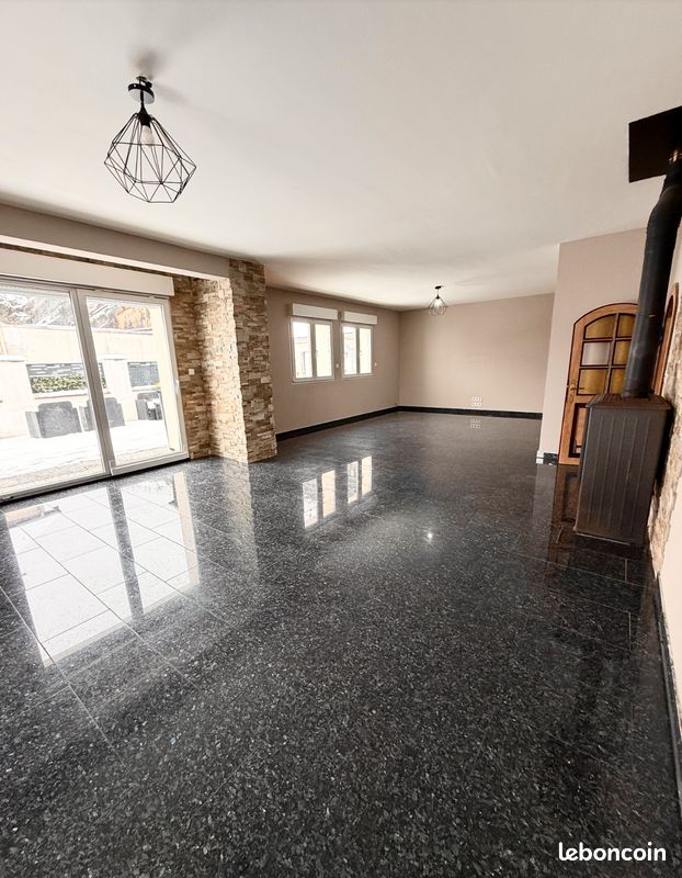 Appartement 5 pièces 170 m² · à Les Fins · 170 m² · 368 000 €
