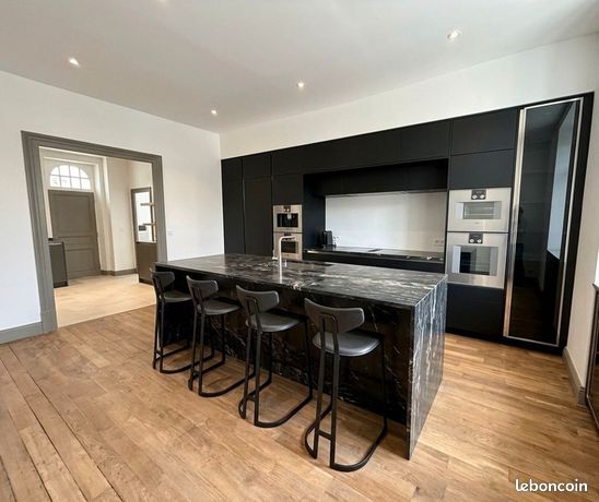 Appartement 5 pièces 151 m² — 2