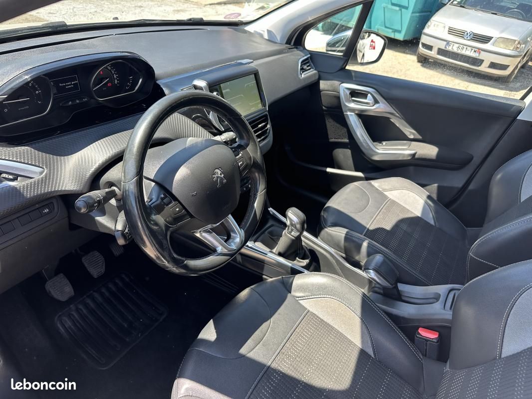 Peugeot 2008 1.2 82ch BVM5 Access (image 7)