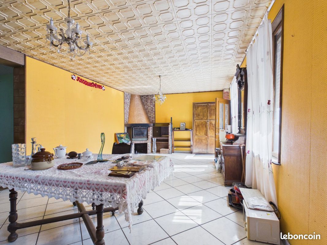 Maison 11 pièces 263 m² · à Marchélepot-Misery · 263 m² · 83 000 €