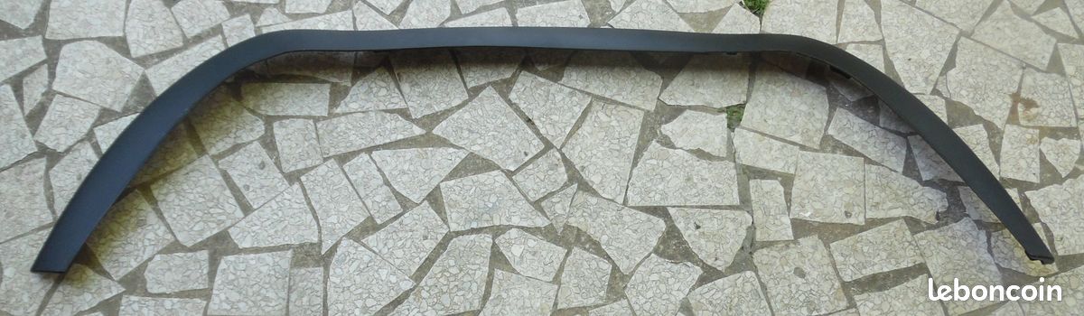 Lèvre inférieure d'origine neuve de pare-chocs avant pour Renault Clio IV - New Original Front Bumper Lower Lip for Renault Clio IV (image 2)