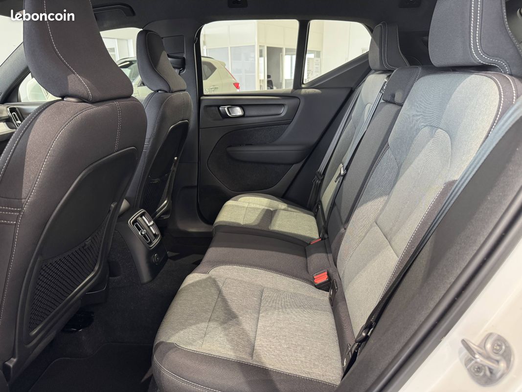VOLVO XC40 T4 Recharge 129+82 ch DCT7 Start (image 17)