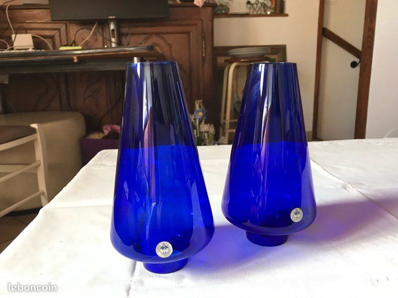Lot De 2 Bougeoirs Verrerie D’Art Signés – Hauteur 32 Et 26 Cm