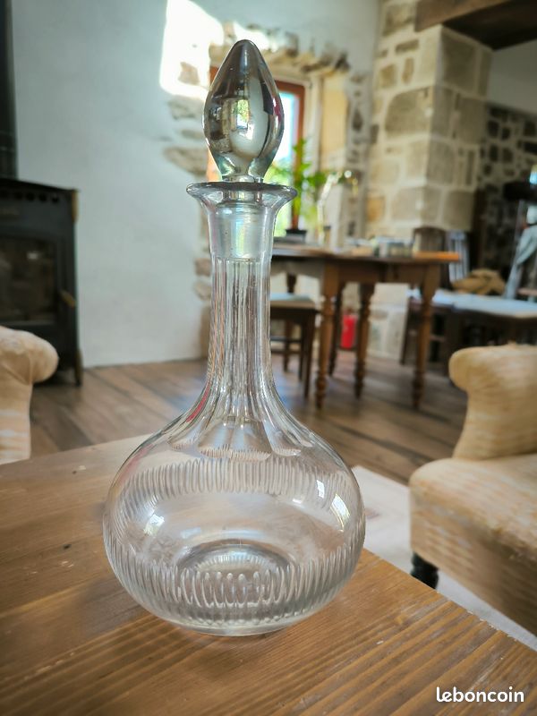 Carafe en verre et son bouchon (image 1)