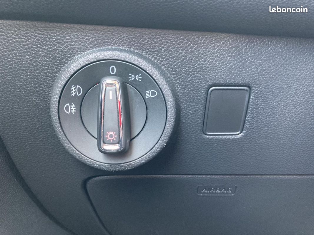 SEAT ATECA 1.6 TDI - 115 - Référence (image 23)