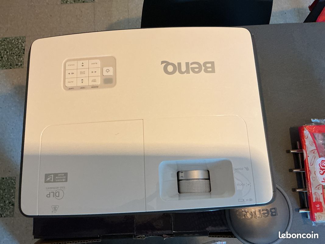 Vends videoprojecteur beng + écran portable lumene (image 4)