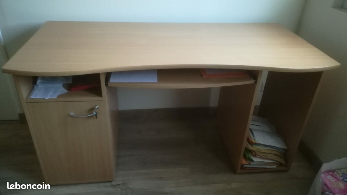 Bureau (image 1)