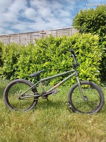 Bicycle Mongoose Legion L40 2017 BMX Mongoose Legion L40 Vélos