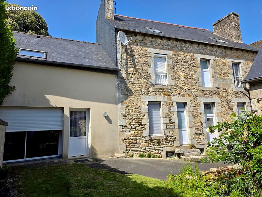 Maison 13 pièces 315 m² · à Saint-Nicolas-du-Pélem · 315 m² · 289 900 €