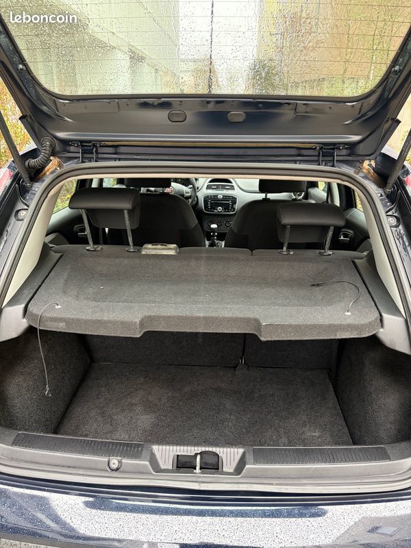Fiat Punto EVO 1.4L FINITION DYNAMIC - 1ÈRE MAIN - ENTRETIEN À JOUR (image 15)