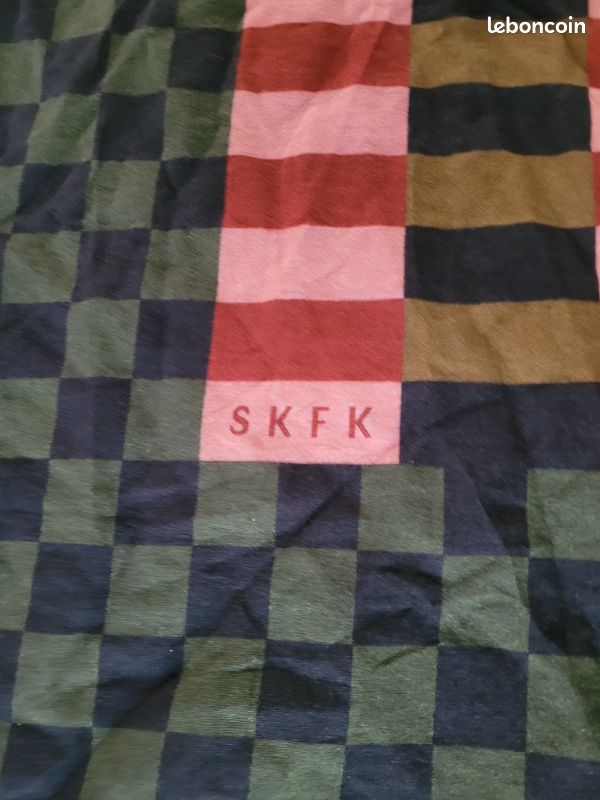 Foulard SKFK rose et vert (image 4)