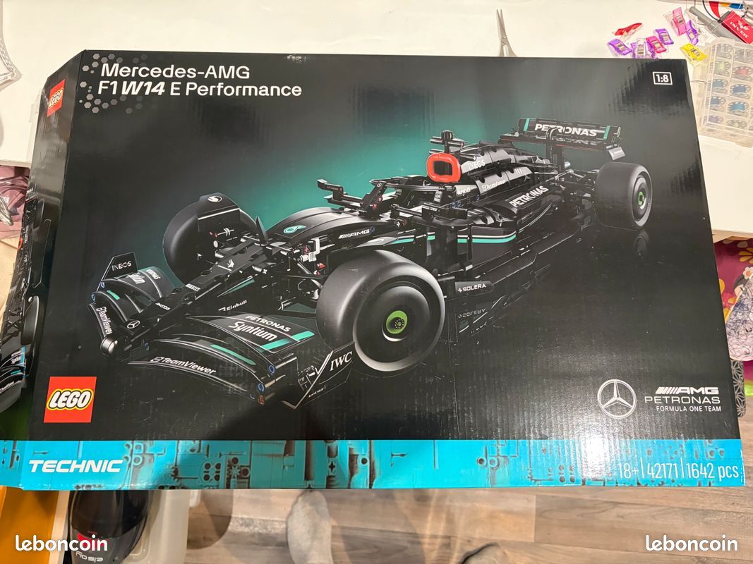 LEGO formule 1 Mercedes AMG -42171- (image 3)
