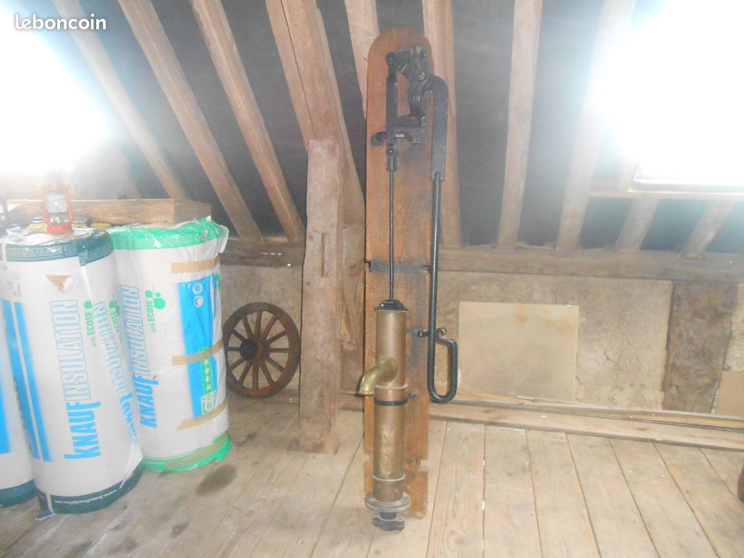 Pompe a eau ancienne (image 3)