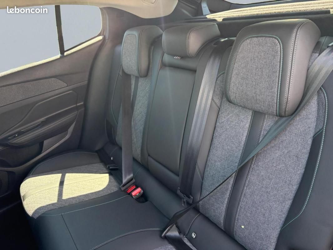 Peugeot 408 PureTech 130 ch S&S EAT8 Allure Pack (image 16)