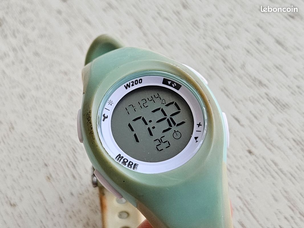 Montre digitale Decathlon Geonaute W200 bleu vert, bracelet cassé