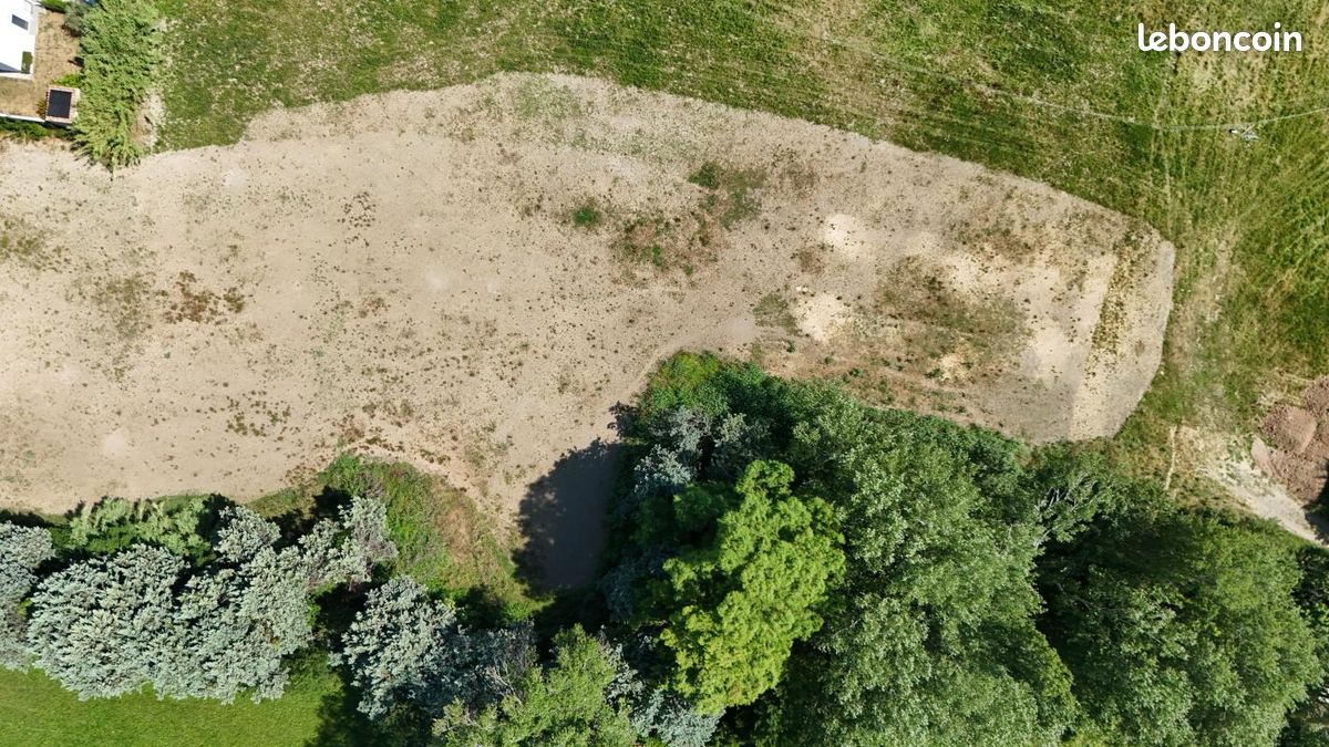 Terrain 3036 m² · à Salon-de-Provence · 414 000 €