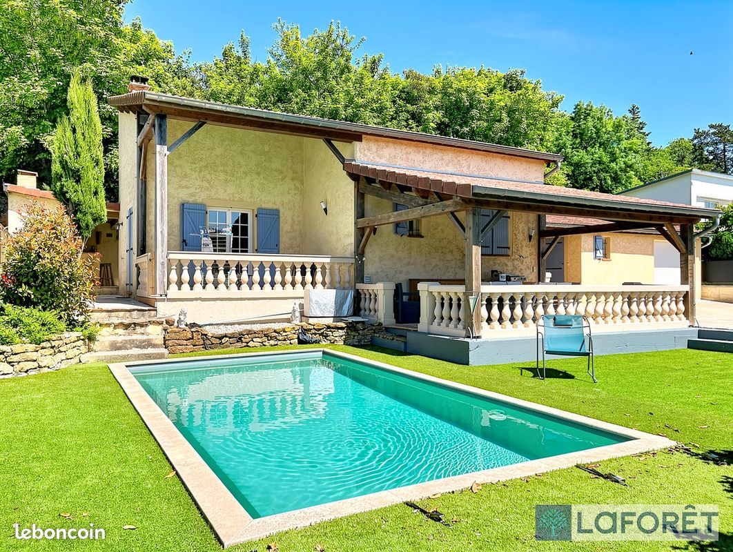 Maison 5 pièces 121 m² · à Charmes · 121 m² · 279 000 €