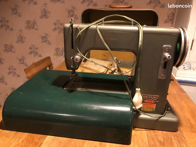 Machine à coudre (image 3)