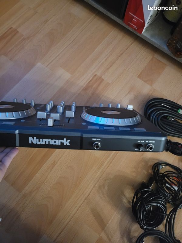 Table de mixage NUMARK MIXTRACK PRO (image 2)