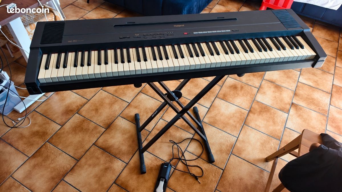 Piano roland (image 1)