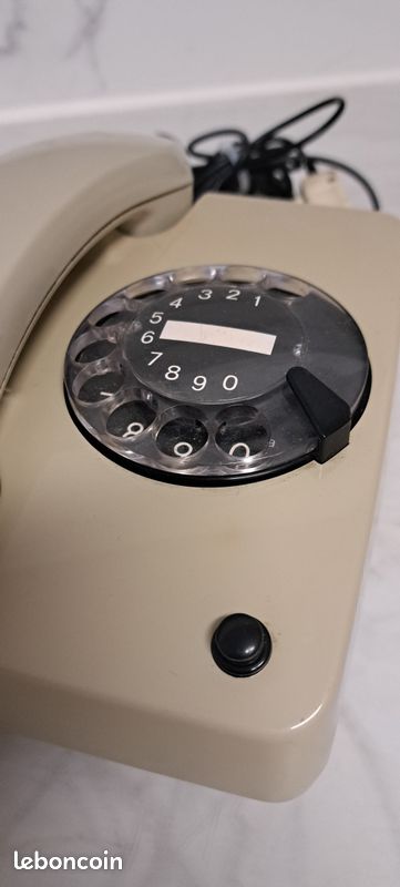 Téléphone allemand Siemens à cadran Années 1980 (image 10)