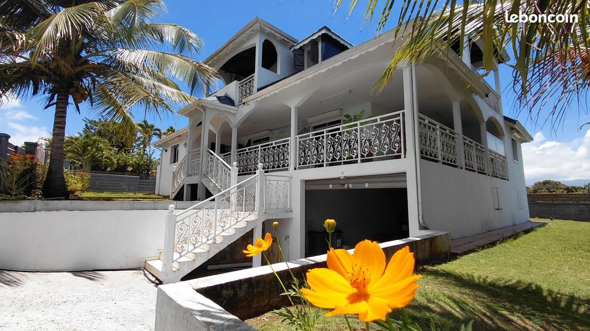 Maison 9 pièces 226 m² · à Lamentin · 226 m² · 495 000 €
